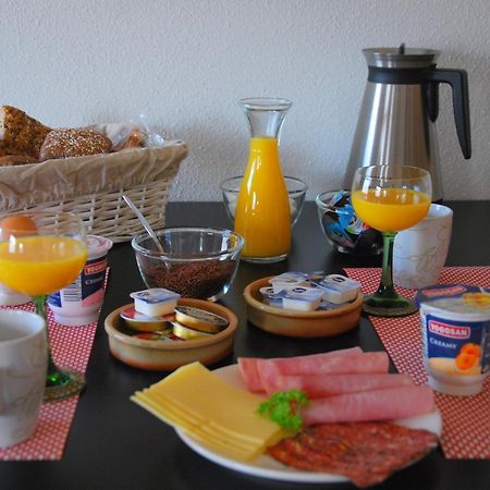 Bed And Breakfast De Meule Montfort ภายนอก รูปภาพ